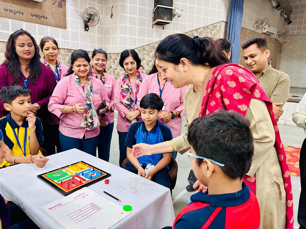 अंबाला सिटी के एसए जैन स्कूल में आयोजित प्रतियोगिता की विजेत टीमें व शिक्षक। प्रवक्ता अंबाला सिटी के एसए जैन स्कूल में आयोजित प्रतियोगिता की विजेत टीमें व शिक्षक। प्रवक्ता