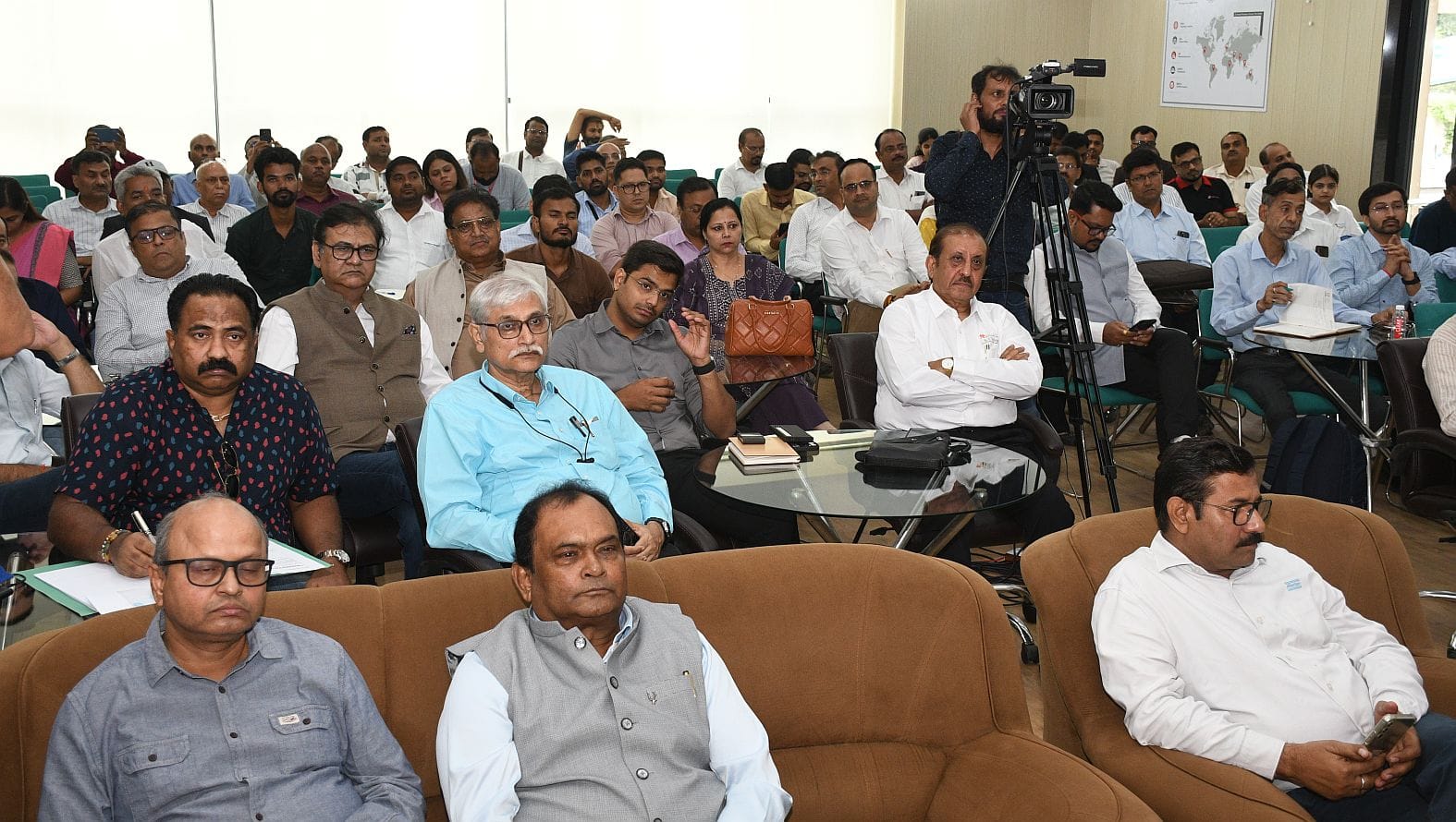 छोटे उद्योगों को बड़े खरीदारों तक पहुंच दिलाने के लिए गोमतीनगर स्थित पीएचडी हाउस में बृहस्पतिवा