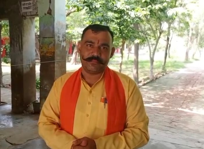 फोटो :: सोनीपत के गांव तिहाड़ बाघडू के डेरा पूरबिया प्राथमिक विद्यालय की छत से टूटा लेंटर का म फोटो :: सोनीपत के गांव तिहाड़ बाघडू के डेरा पूरबिया प्राथमिक विद्यालय की छत से टूटा लेंटर का म