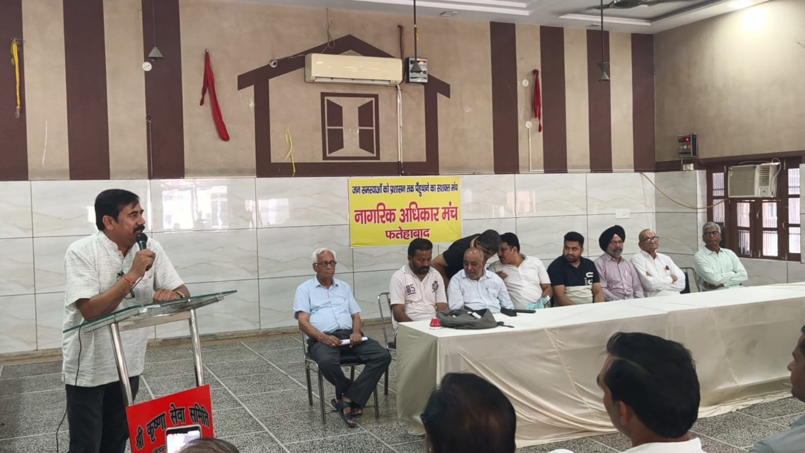 फतेहाबाद। शहर के पंचायत भवन के पास लगा कूड़े का ढेर। संवाद फतेहाबाद। शहर के पंचायत भवन के पास लगा कूड़े का ढेर। संवाद