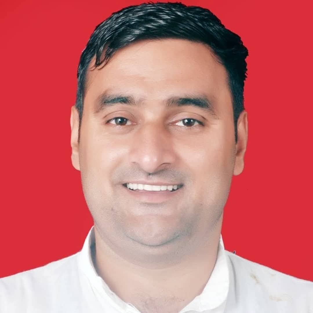 ग्रेटर नोएडा स्थित तिलपता के दादरी नोएडा रोड की सड़क पर लगा लम्बा जाम। संवाद ग्रेटर नोएडा स्थित तिलपता के दादरी नोएडा रोड की सड़क पर लगा लम्बा जाम। संवाद