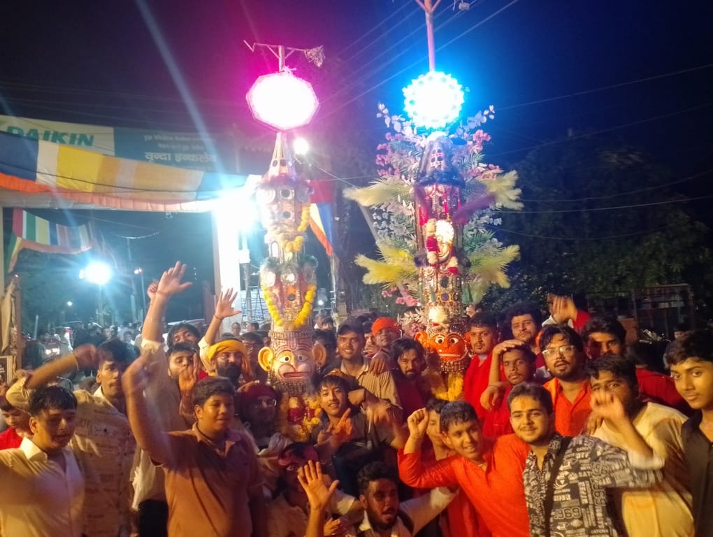 मां गंगे सावन ज्योत यात्रा में ज्योत को ले जाते सभा के सदस्य। संवाद