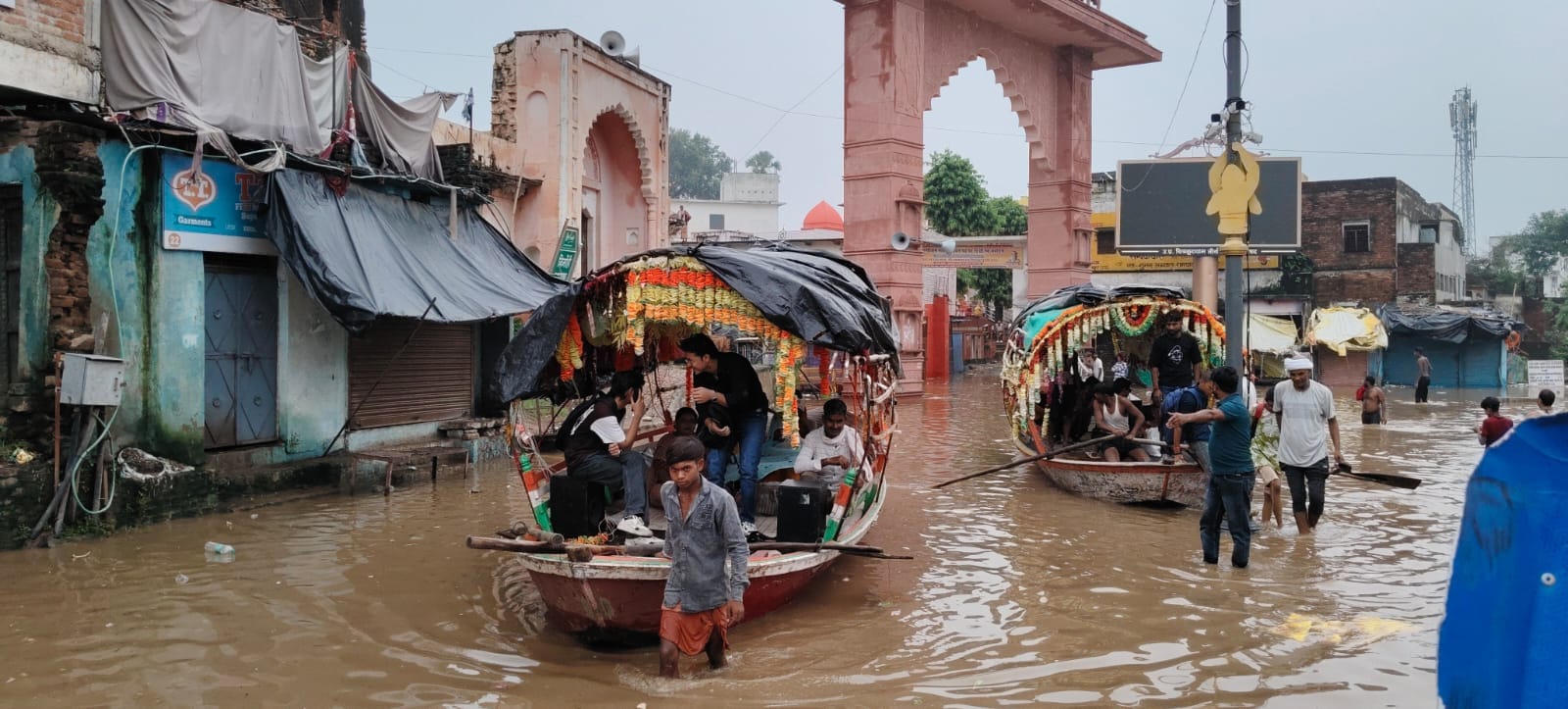 मंदाकिनी के रौद्र रूप के बाद रामघाट का नजारा। स्रोत: प्रशासन मंदाकिनी के रौद्र रूप के बाद रामघाट का नजारा। स्रोत: प्रशासन
