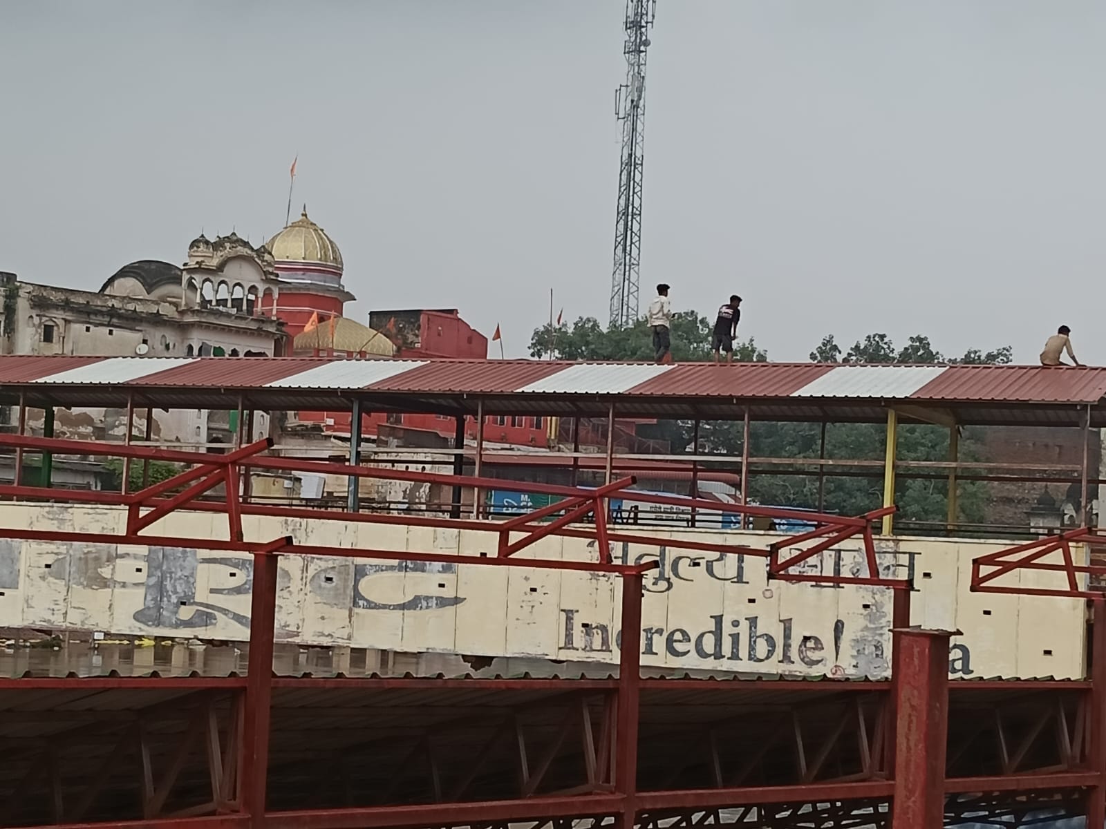मंदाकिनी के रौद्र रूप के बाद रामघाट का नजारा। स्रोत: प्रशासन मंदाकिनी के रौद्र रूप के बाद रामघाट का नजारा। स्रोत: प्रशासन