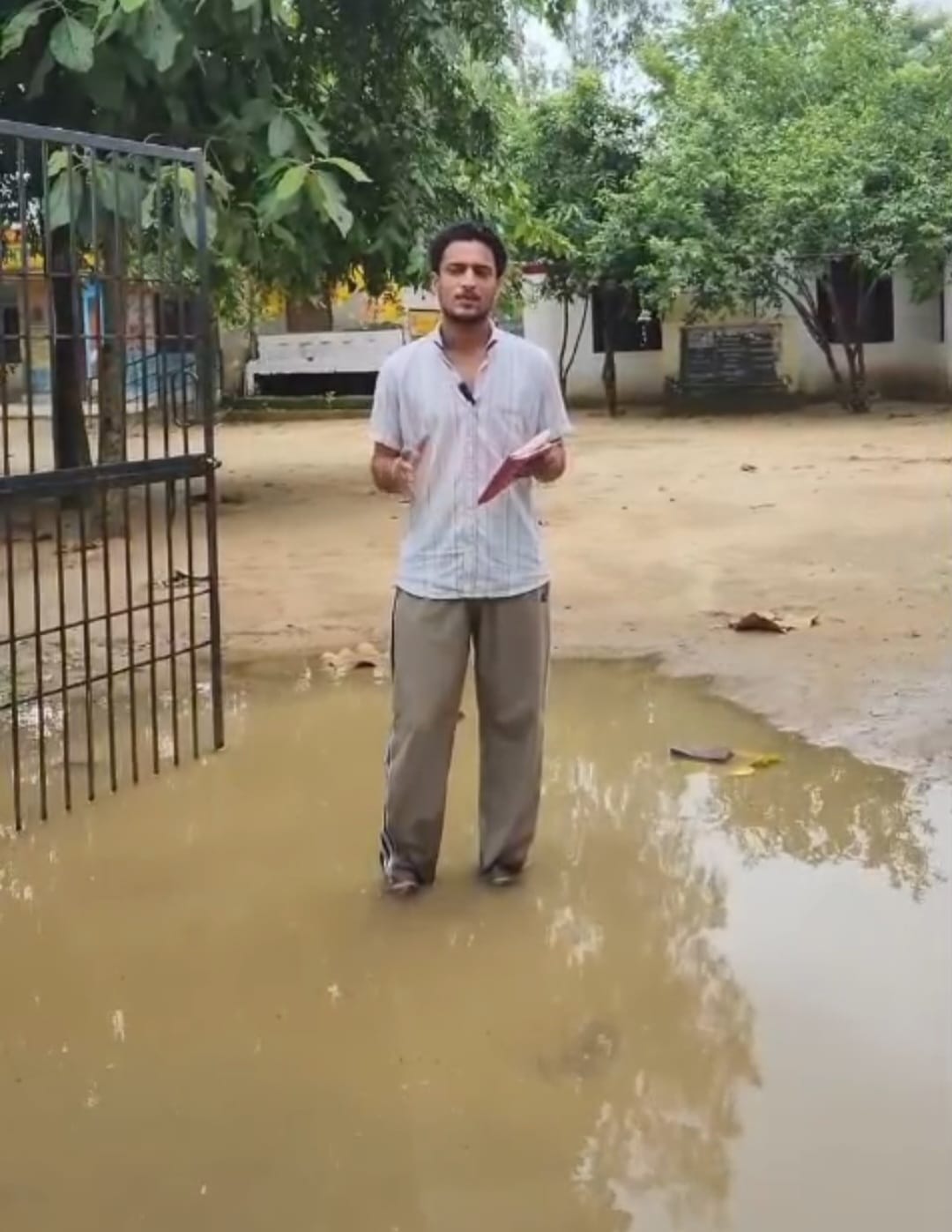 स्योहारा के गांव बेरखेड़ा के कंपोजिट स्कूल की बदहाली का वीडियो पर अरविंद केजरीवाल द्वारा किया ग
