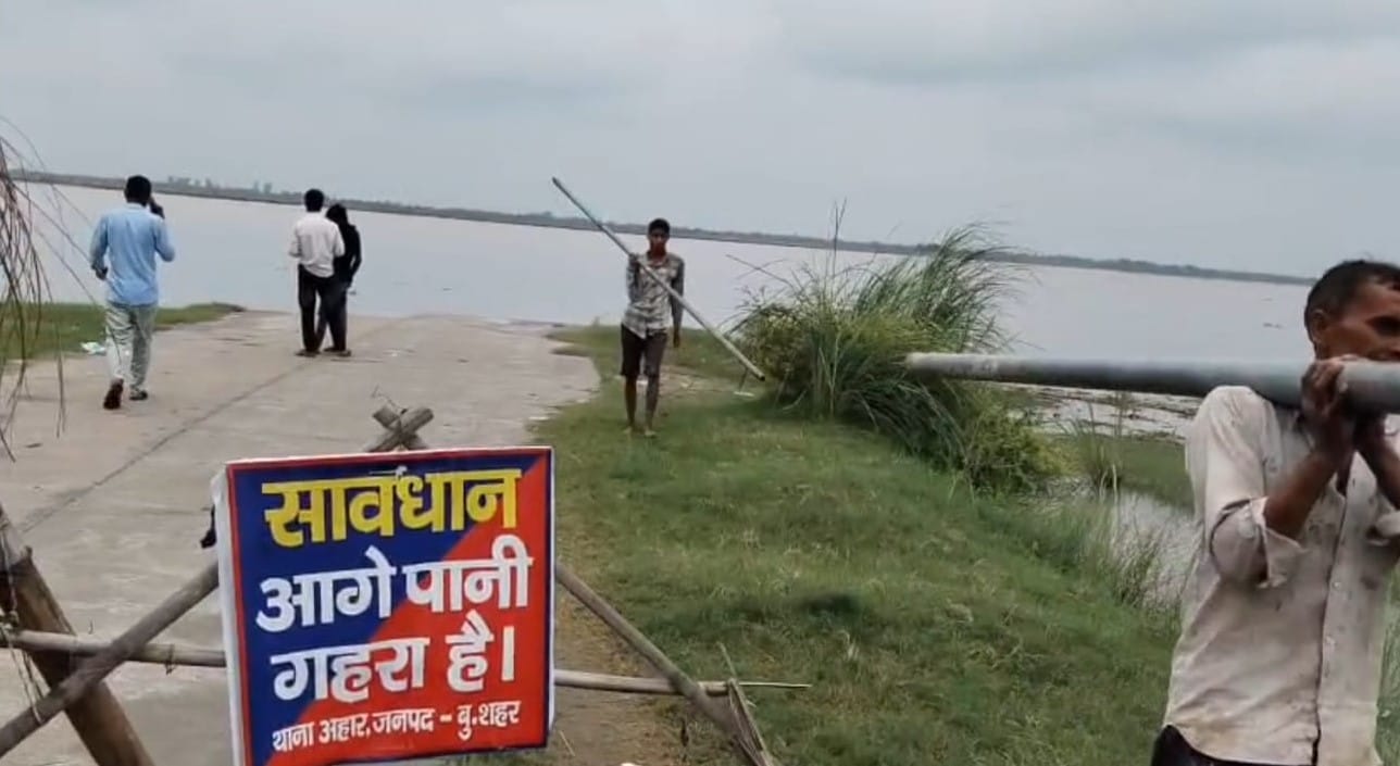 अहार में इस तरह जारी है गंगा में कटान। संवाद अहार में इस तरह जारी है गंगा में कटान। संवाद