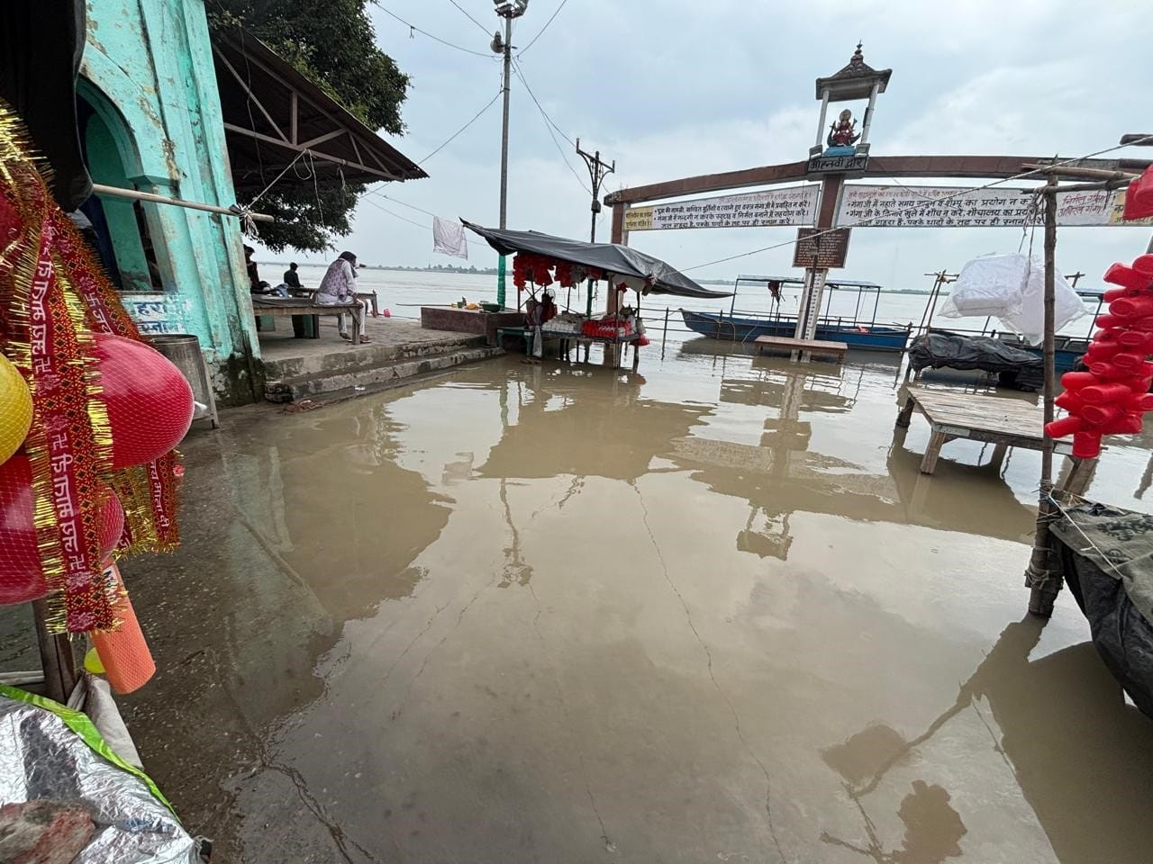 अहार में इस तरह जारी है गंगा में कटान। संवाद अहार में इस तरह जारी है गंगा में कटान। संवाद