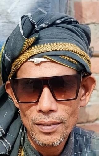 बीसलपुर के मोहल्ला हबीबुल्लाह खान जनूबी में गमगीन बैठे मृतक के परिजन संवाद बीसलपुर के मोहल्ला हबीबुल्लाह खान जनूबी में गमगीन बैठे मृतक के परिजन संवाद