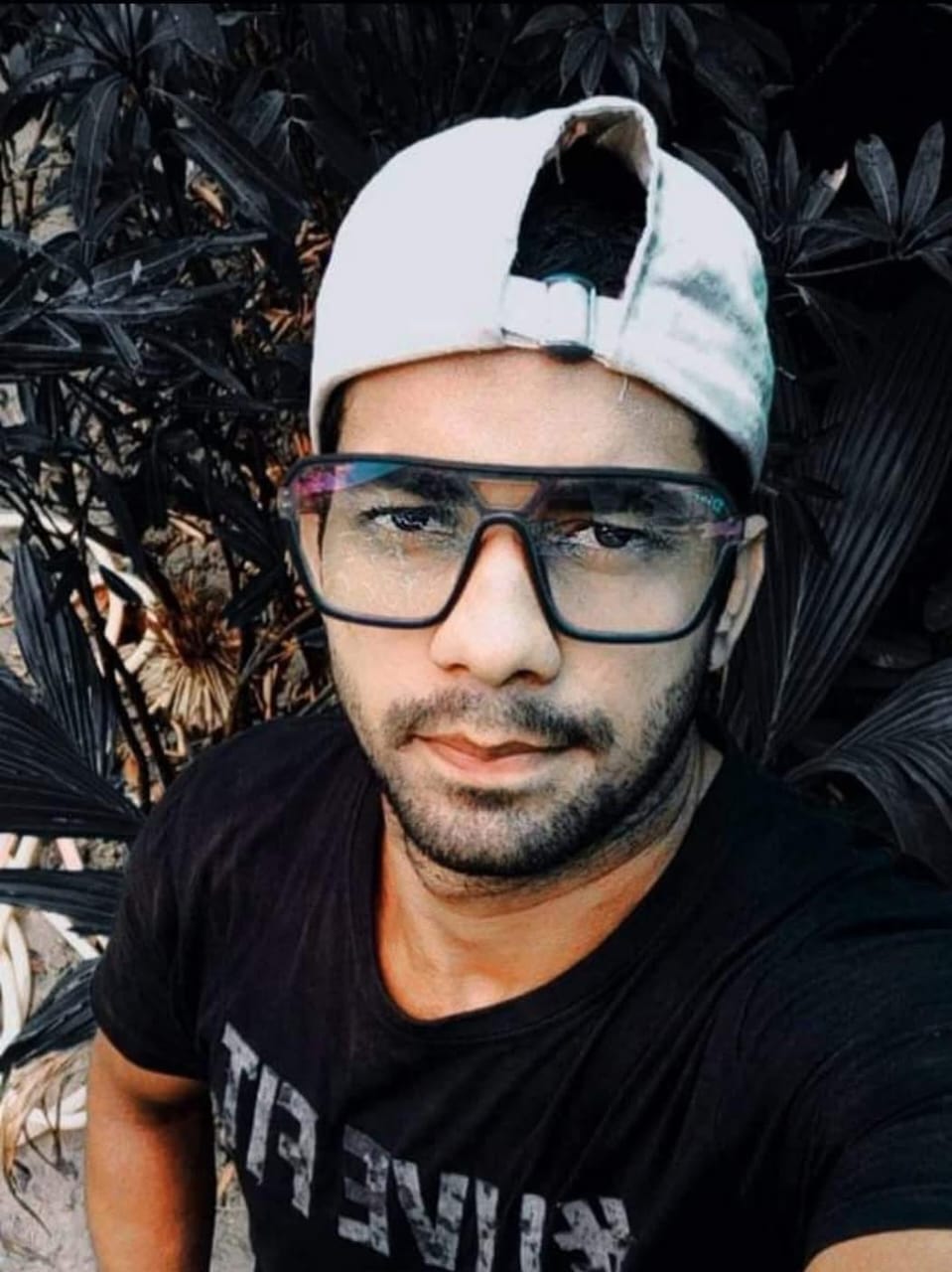 बेटे दीपक सिंह उर्फ चंदू की मौत के बाद ताड़ीघाट गांव स्थित आवास पर रोती-बिलखती मां उर्मिला सिंह