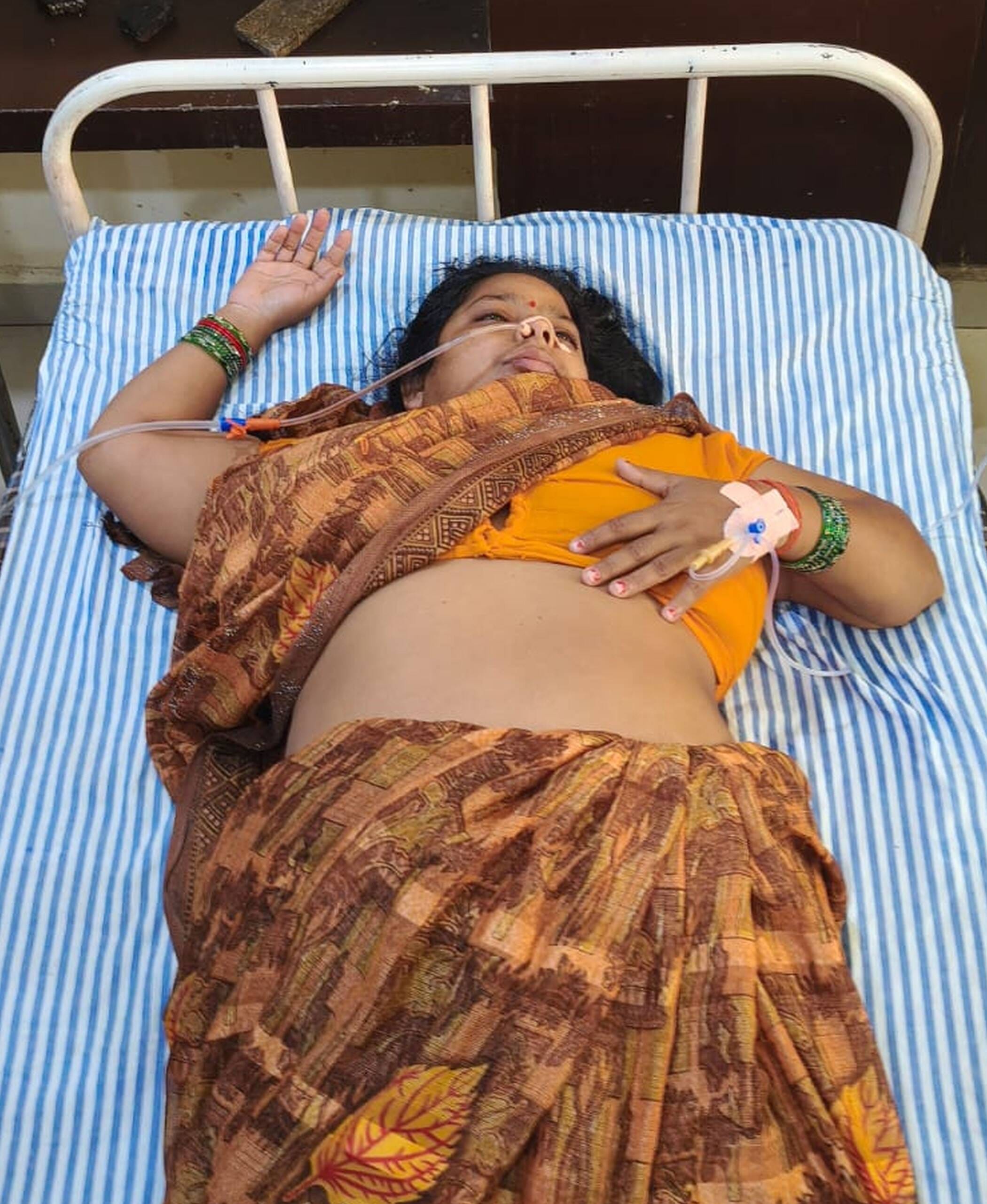 फोटो-12-घटनास्थल पर रामकेश से पूछताछ करते एसपी व एएसपी। संवाद फोटो-12-घटनास्थल पर रामकेश से पूछताछ करते एसपी व एएसपी। संवाद