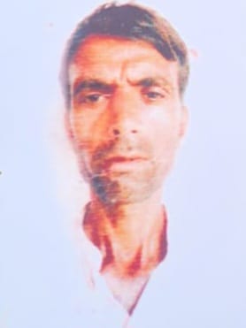 फोटो 22 एचएएमपी 22- मौहर के पशुपालक की तलाश करते पीएसी पुलिस बल की गोताखोर टीम।सूत्र संवाद फोटो 22 एचएएमपी 22- मौहर के पशुपालक की तलाश करते पीएसी पुलिस बल की गोताखोर टीम।सूत्र संवाद