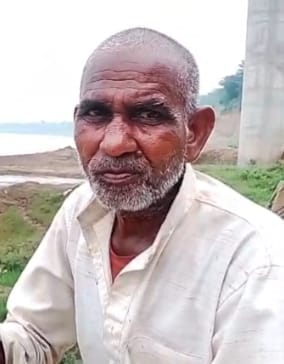 फोटो21एचएएमपी 26- लोहे के फ्रेम में वेल्डिंग करते कंपनी के कर्मचारी। संवाद फोटो21एचएएमपी 26- लोहे के फ्रेम में वेल्डिंग करते कंपनी के कर्मचारी। संवाद