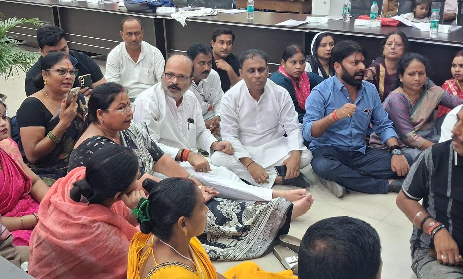 हंगामा की भेंट चढ़ी नगर निगम बैठक हंगामा की भेंट चढ़ी नगर निगम बैठक