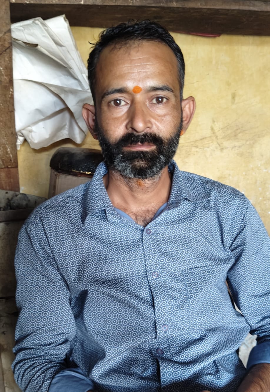 खटवीं स्कूल के खेल मैदान में उगी झाड़ियां। स्रोत जागरूक पाठक खटवीं स्कूल के खेल मैदान में उगी झाड़ियां। स्रोत जागरूक पाठक