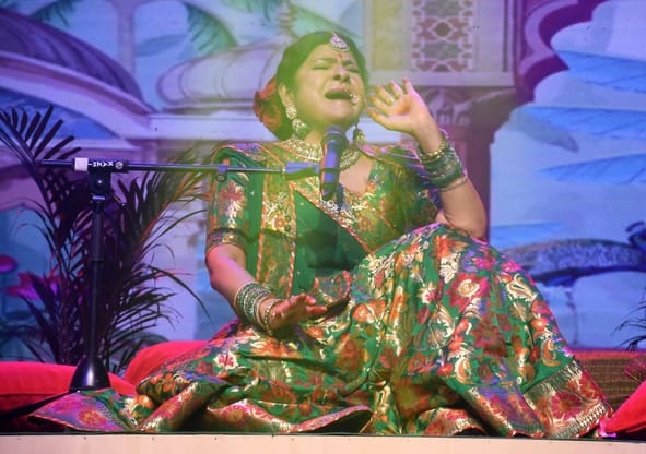 मालिनी अवस्थी के गीत और बारिश की जुगलबंदी ने शाम को बनाया रूमानी और खुशनुमा मालिनी अवस्थी के गीत और बारिश की जुगलबंदी ने शाम को बनाया रूमानी और खुशनुमा