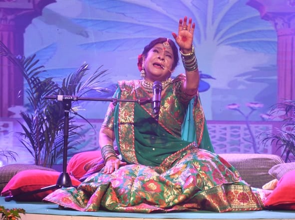 मालिनी अवस्थी के गीत और बारिश की जुगलबंदी ने शाम को बनाया रूमानी और खुशनुमा मालिनी अवस्थी के गीत और बारिश की जुगलबंदी ने शाम को बनाया रूमानी और खुशनुमा