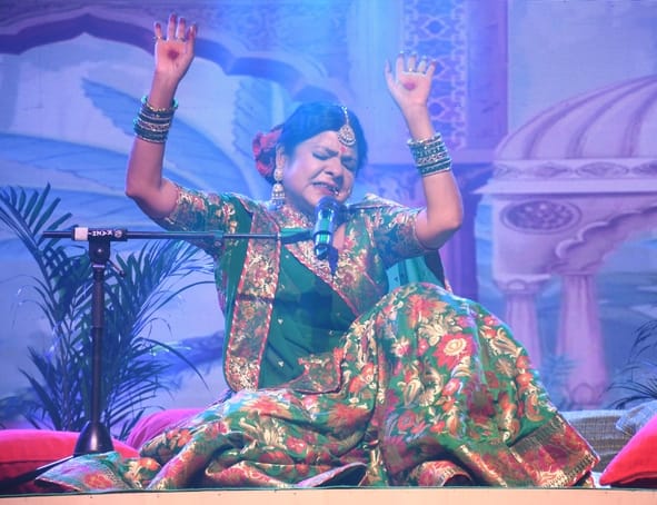 मालिनी अवस्थी के गीत और बारिश की जुगलबंदी ने शाम को बनाया रूमानी और खुशनुमा मालिनी अवस्थी के गीत और बारिश की जुगलबंदी ने शाम को बनाया रूमानी और खुशनुमा