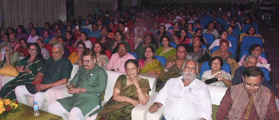 मालिनी अवस्थी के गीत और बारिश की जुगलबंदी ने शाम को बनाया रूमानी और खुशनुमा मालिनी अवस्थी के गीत और बारिश की जुगलबंदी ने शाम को बनाया रूमानी और खुशनुमा