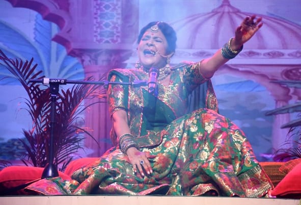 मालिनी अवस्थी के गीत और बारिश की जुगलबंदी ने शाम को बनाया रूमानी और खुशनुमा मालिनी अवस्थी के गीत और बारिश की जुगलबंदी ने शाम को बनाया रूमानी और खुशनुमा