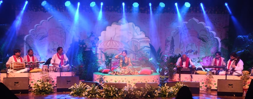 मालिनी अवस्थी के गीत और बारिश की जुगलबंदी ने शाम को बनाया रूमानी और खुशनुमा मालिनी अवस्थी के गीत और बारिश की जुगलबंदी ने शाम को बनाया रूमानी और खुशनुमा