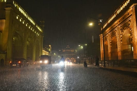 राजधानी में शुक्रवार शाम झमाझम बारिश हुई।  