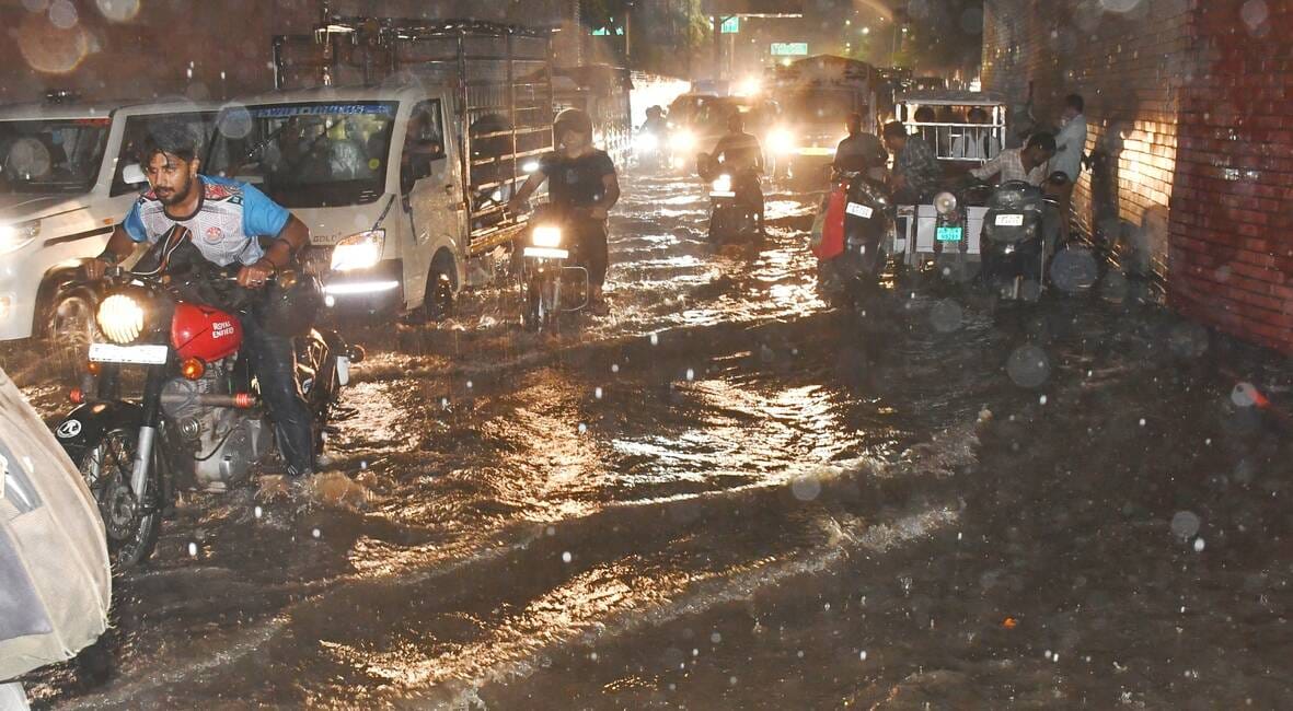 शहर में हुआ जलभराव।