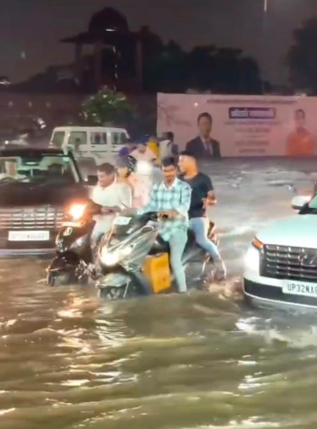 शहर में हुआ जलभराव।