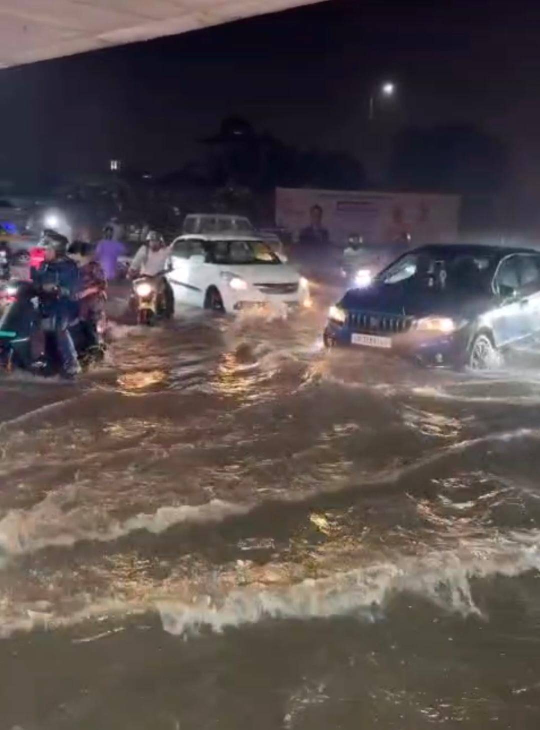 शहर में हुआ जलभराव।