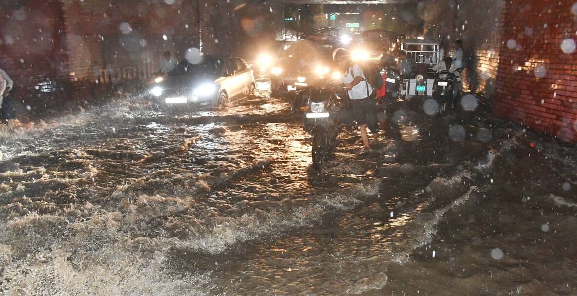शहर में हुआ जलभराव।