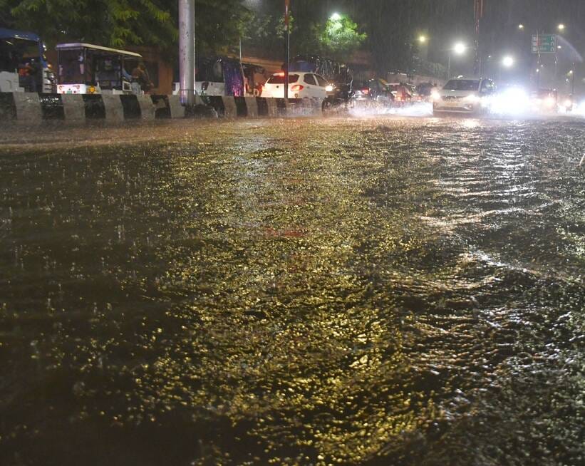 शहर में हुआ जलभराव।