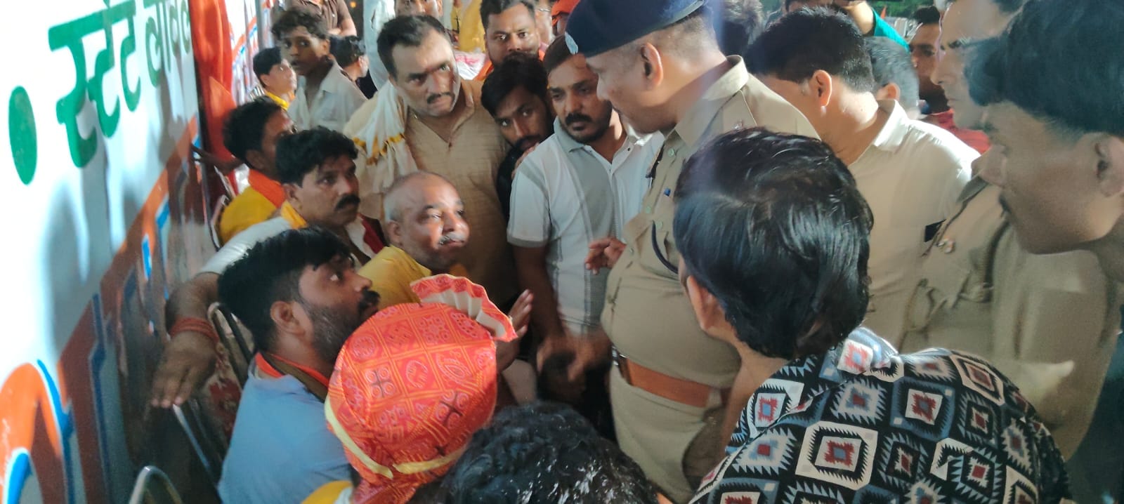 शरीर पर पड़े चोट के निशान। संवाद शरीर पर पड़े चोट के निशान। संवाद