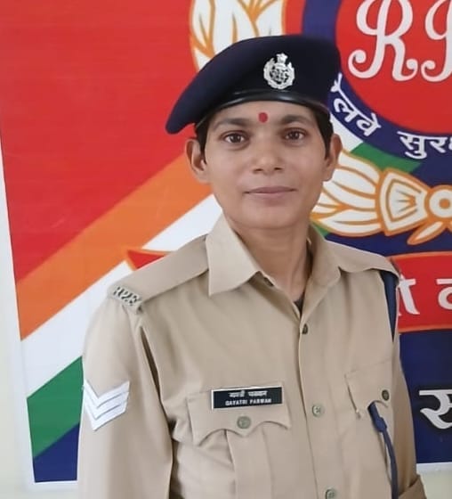 ट्रेन से गिरा घायल यात्री नितेश पासवान। स्रोत- रेलवे ट्रेन से गिरा घायल यात्री नितेश पासवान। स्रोत- रेलवे