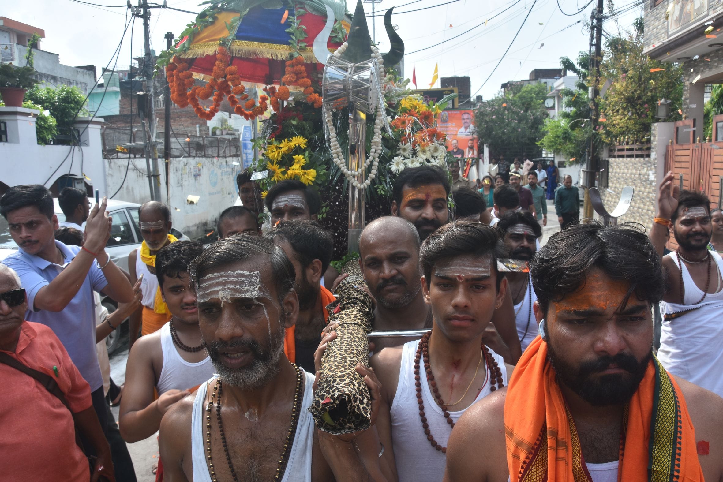 धूमधाम से निकाली बाबा महाकाल की पालकी यात्रा