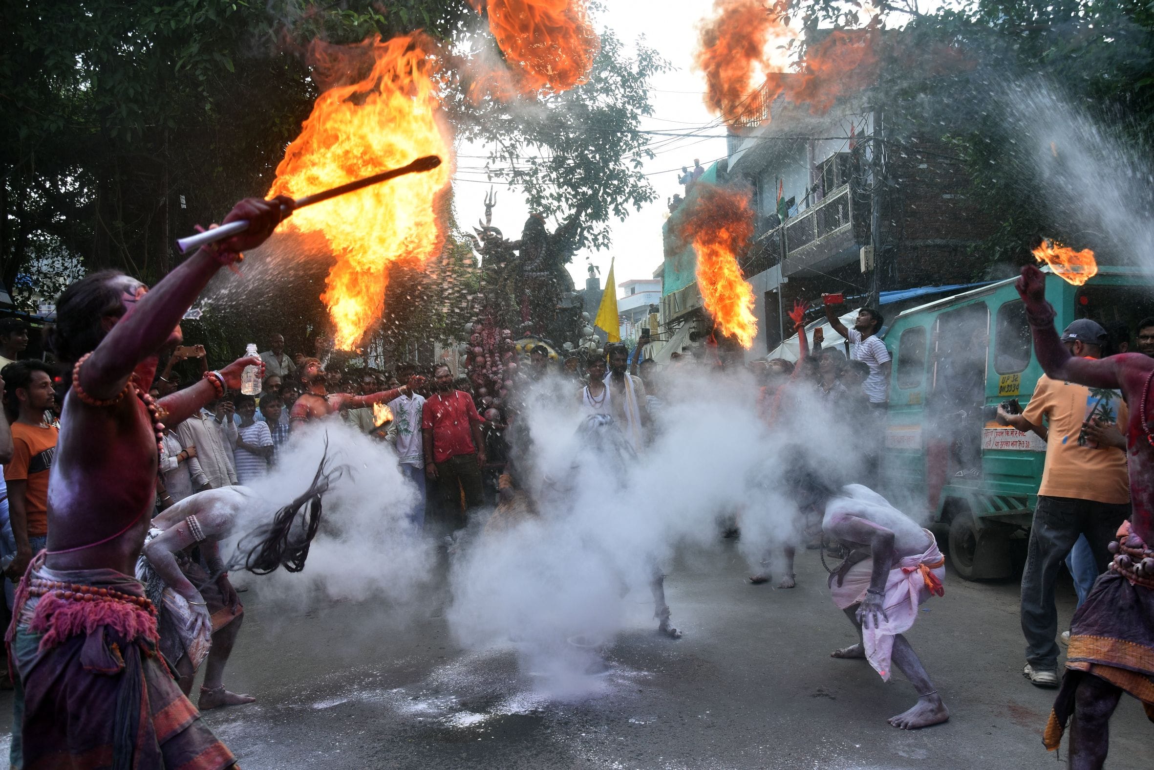 धूमधाम से निकाली बाबा महाकाल की पालकी यात्रा