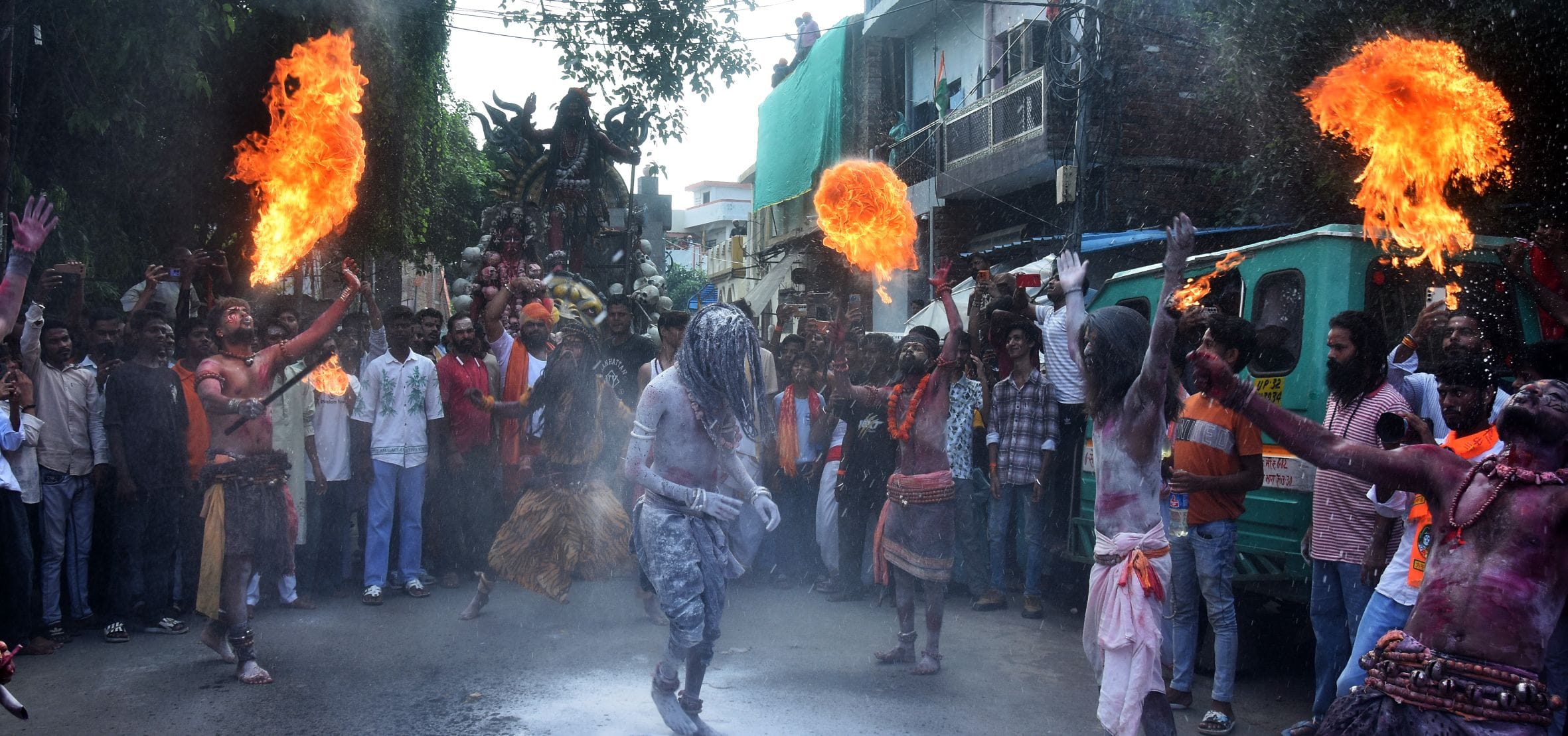धूमधाम से निकाली बाबा महाकाल की पालकी यात्रा