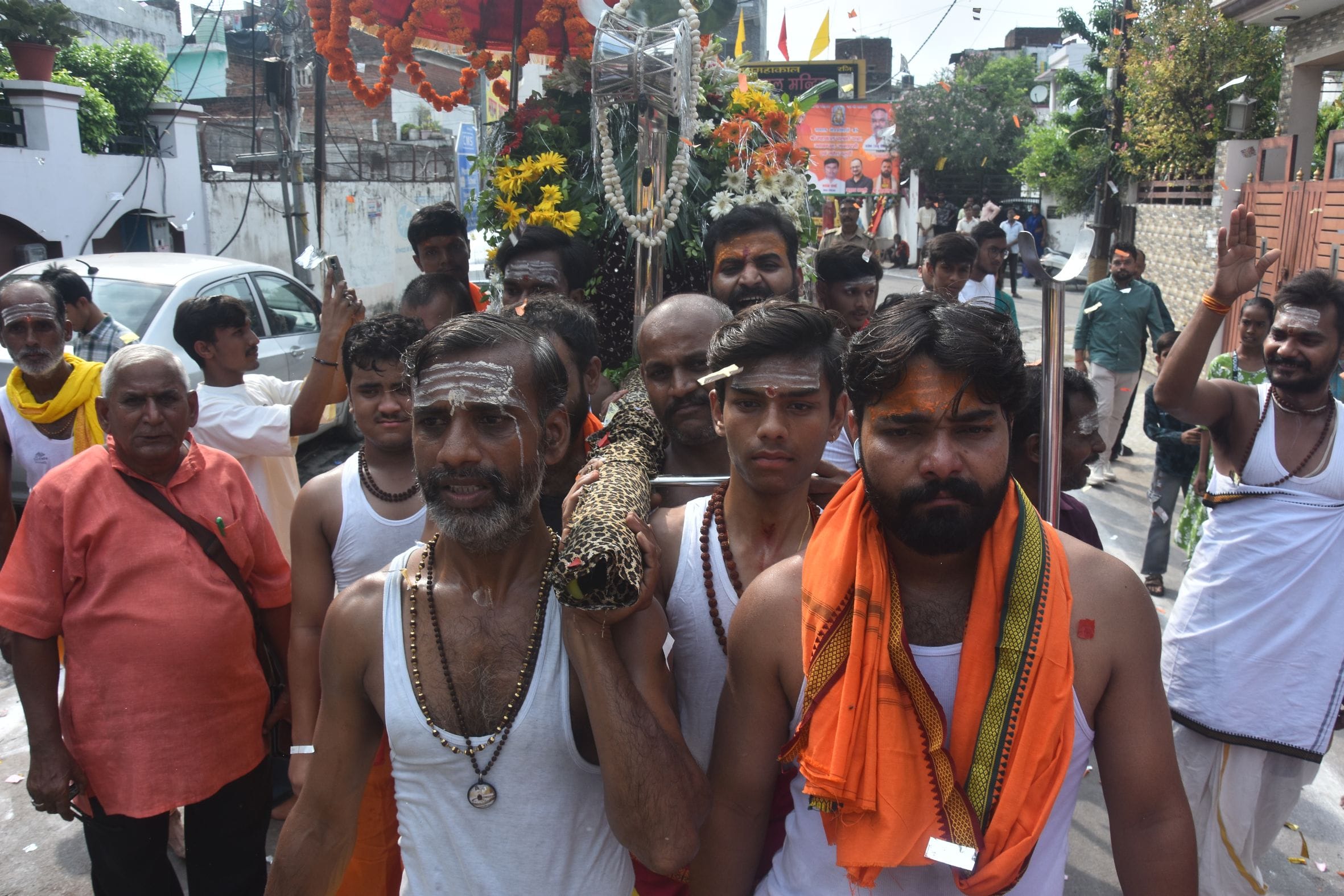धूमधाम से निकाली बाबा महाकाल की पालकी यात्रा