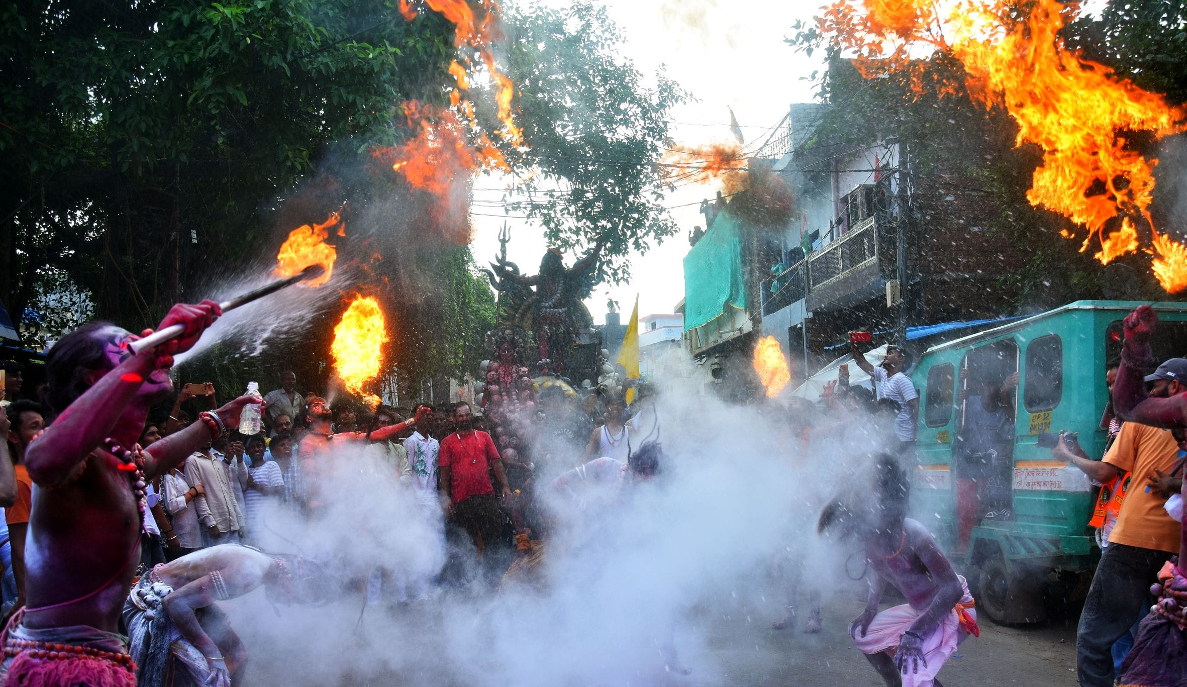 धूमधाम से निकाली बाबा महाकाल की पालकी यात्रा