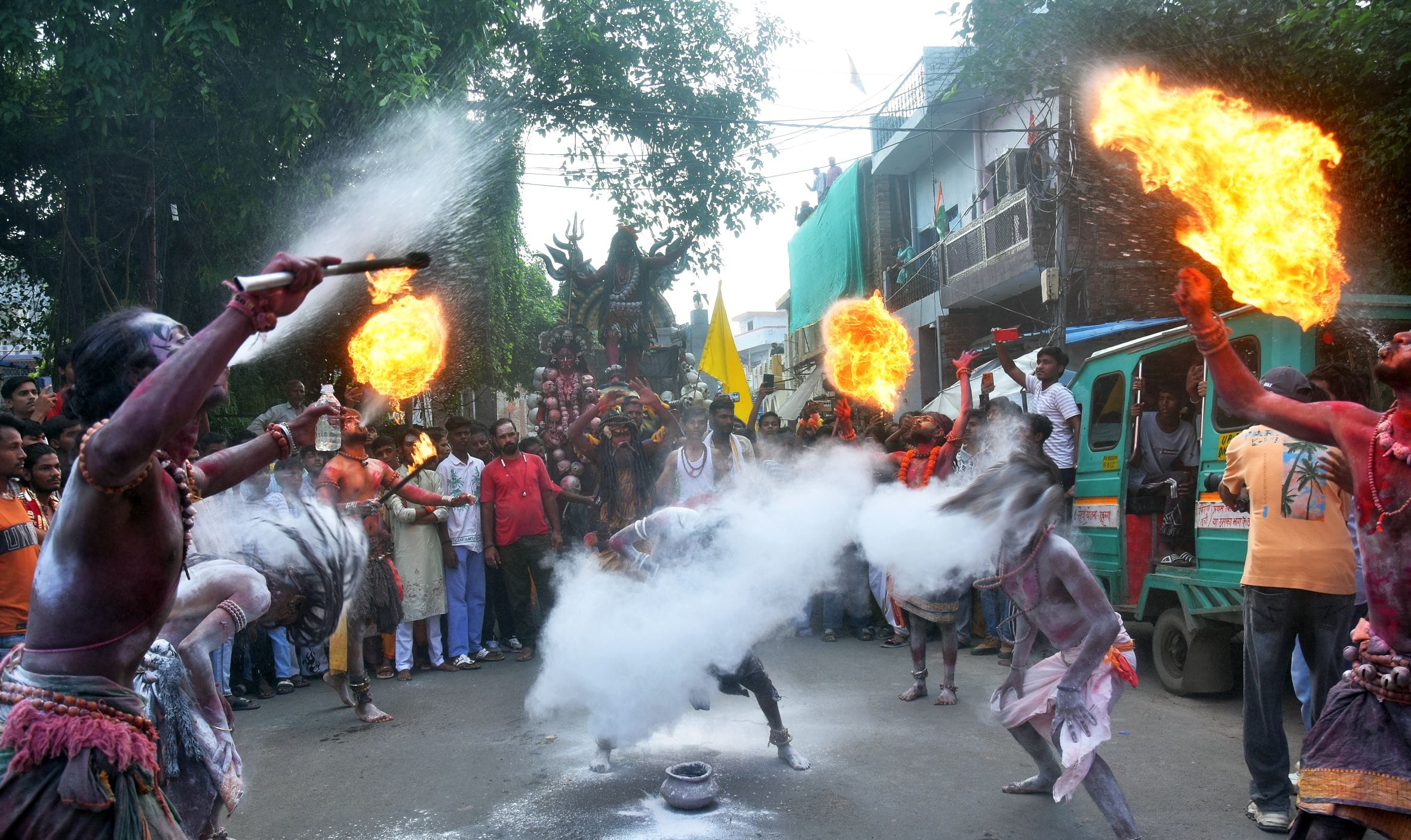 धूमधाम से निकाली बाबा महाकाल की पालकी यात्रा