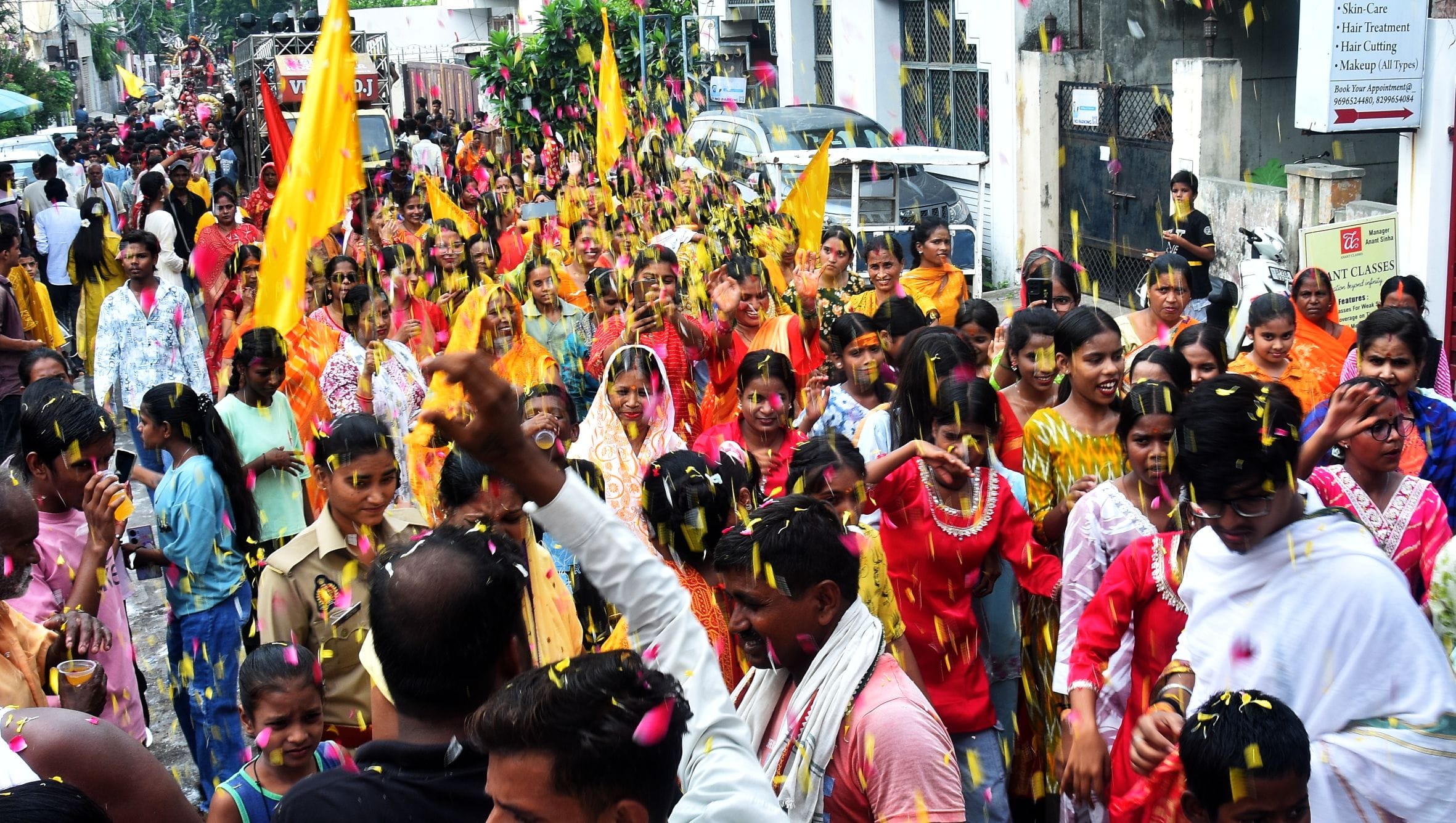 धूमधाम से निकाली बाबा महाकाल की पालकी यात्रा