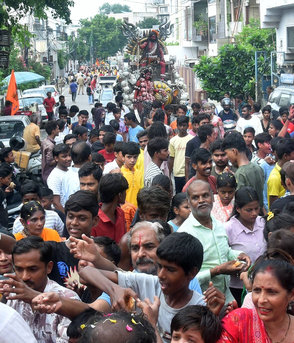 धूमधाम से निकाली बाबा महाकाल की पालकी यात्रा
