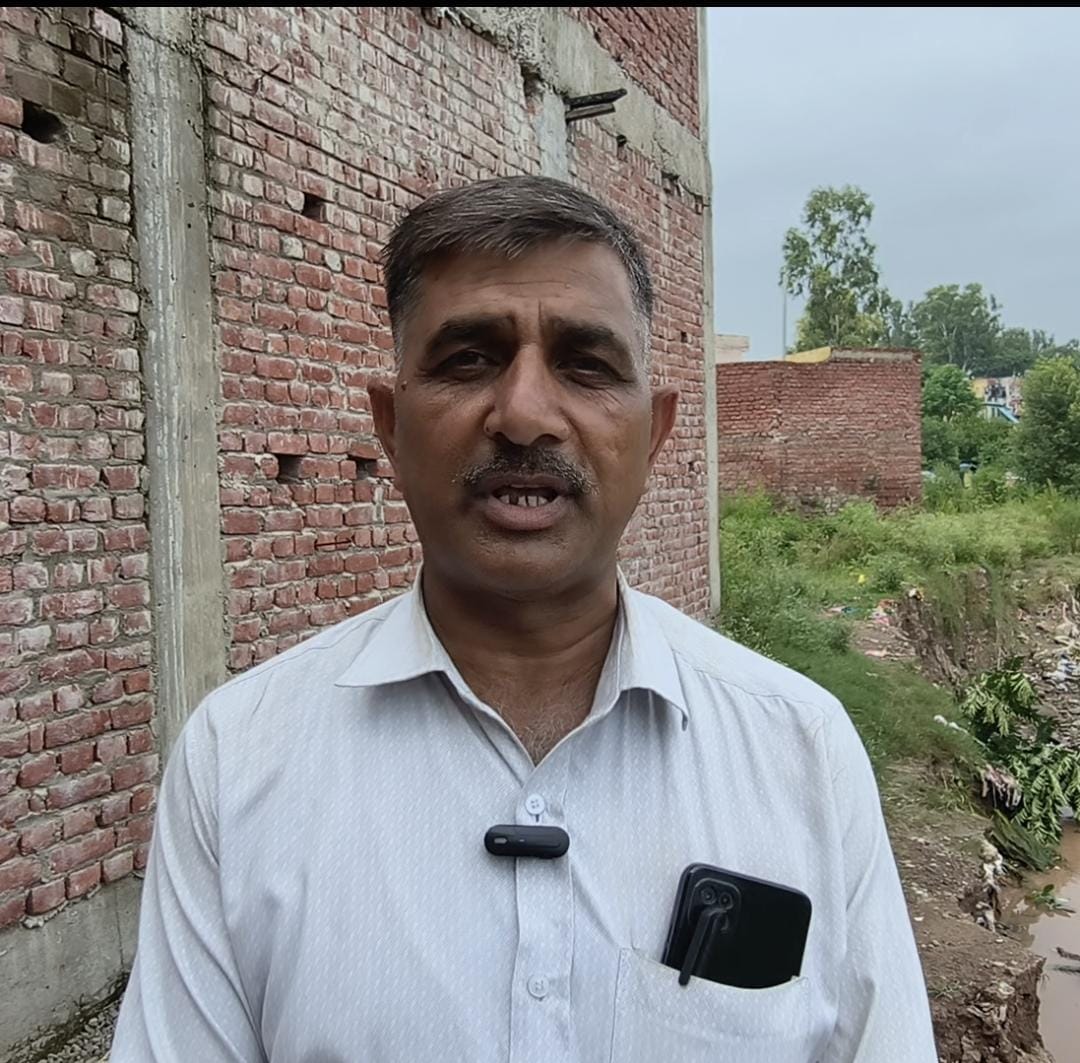 बरोटीवाला में खड्ड से आवासीय मकानों को हुआ खतरा- संवाद