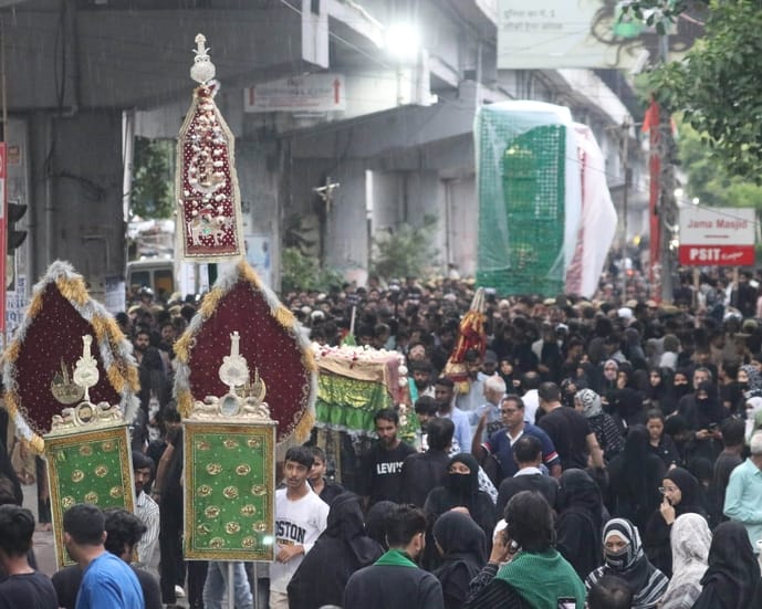 चुप ताजिये के जुलूस में अश्कबार हुए अजादार