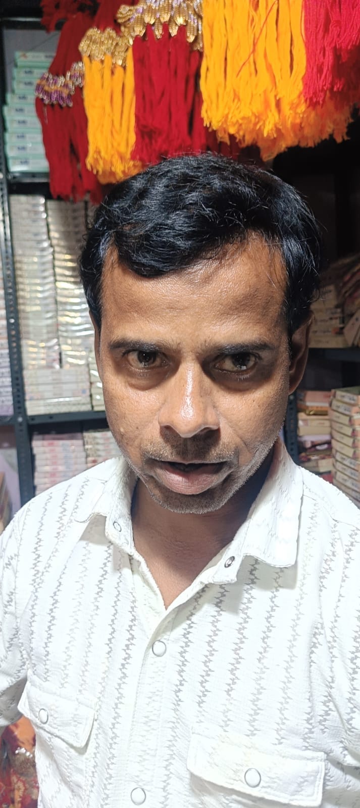 फोटो-10- दुकान में सजीं राखियां।संवाद फोटो-10- दुकान में सजीं राखियां।संवाद