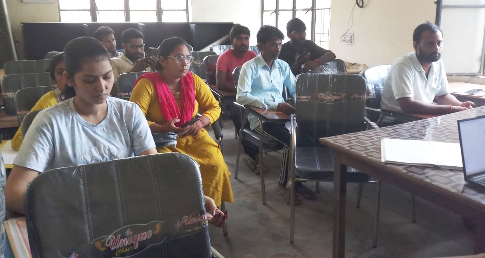 फोटो-36= रोजगार मेले के दौरान सेवायोजन कार्यालय में काउंसलिंग के दौरान मौजूद अभ्यर्थी। संवाद फोटो-36= रोजगार मेले के दौरान सेवायोजन कार्यालय में काउंसलिंग के दौरान मौजूद अभ्यर्थी। संवाद