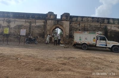 फोटो नंबर- 21गांव इस्लामपुर किले की खुदाई में मिले अवशेष। 