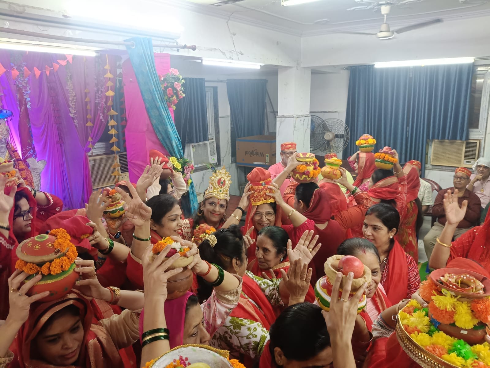झूलेलाल मंदिरों में विशेष पूजन, अर्पित किया 56 भोग