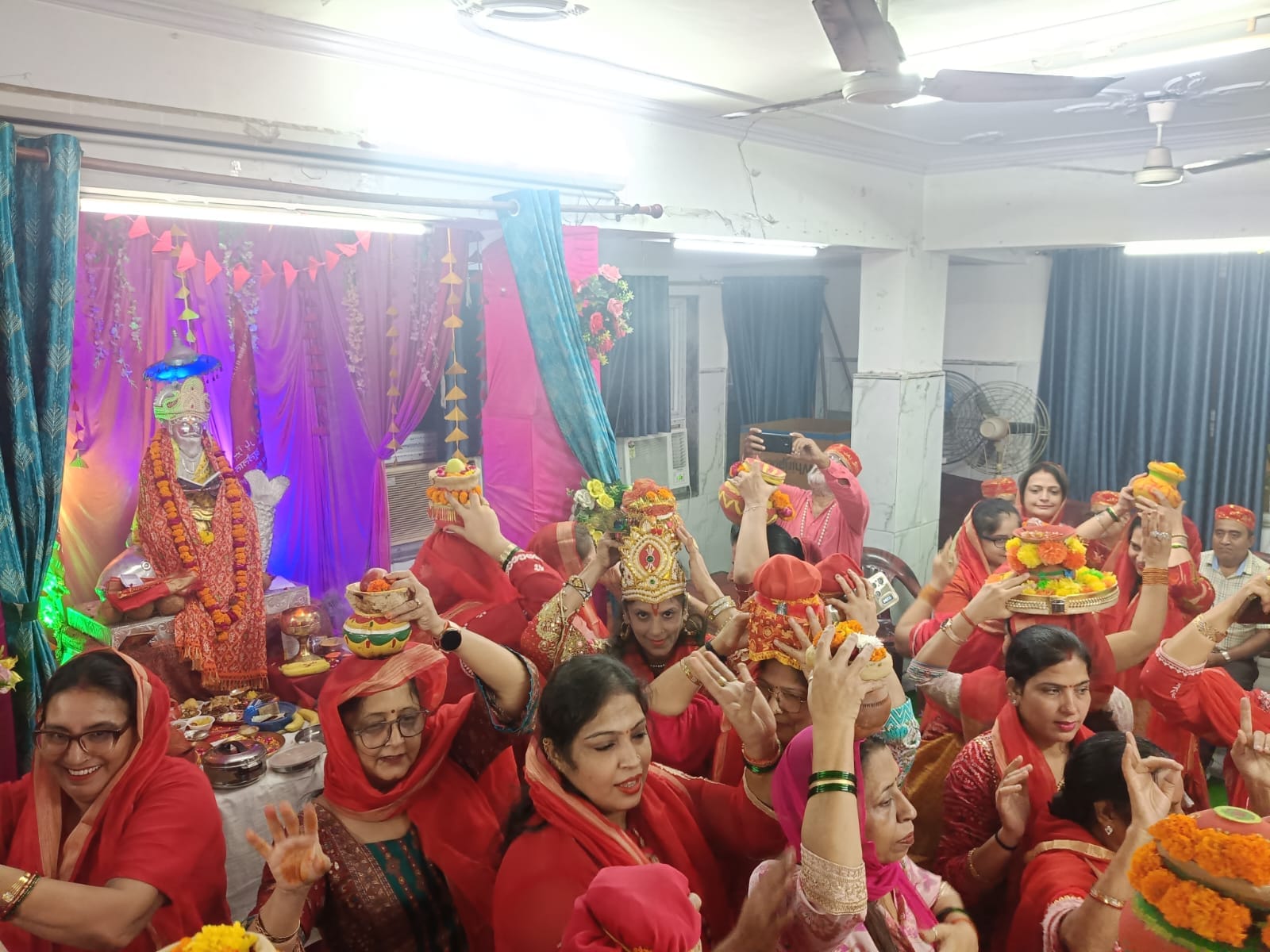झूलेलाल मंदिरों में विशेष पूजन, अर्पित किया 56 भोग