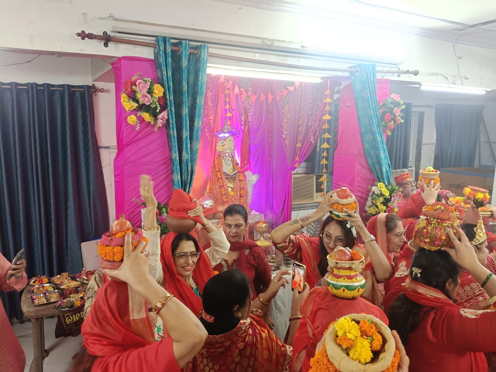 झूलेलाल मंदिरों में विशेष पूजन, अर्पित किया 56 भोग
