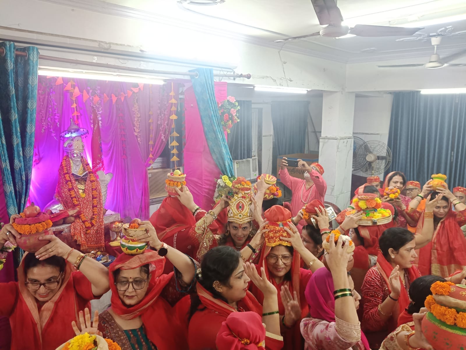 झूलेलाल मंदिरों में विशेष पूजन, अर्पित किया 56 भोग