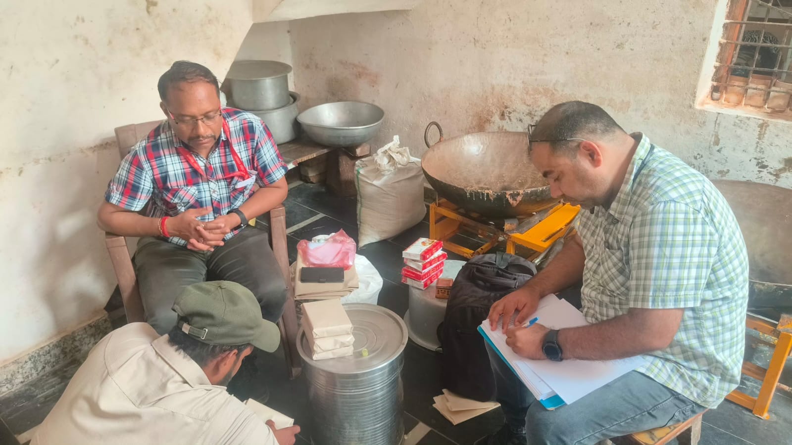 खाद्य विभाग का छापा